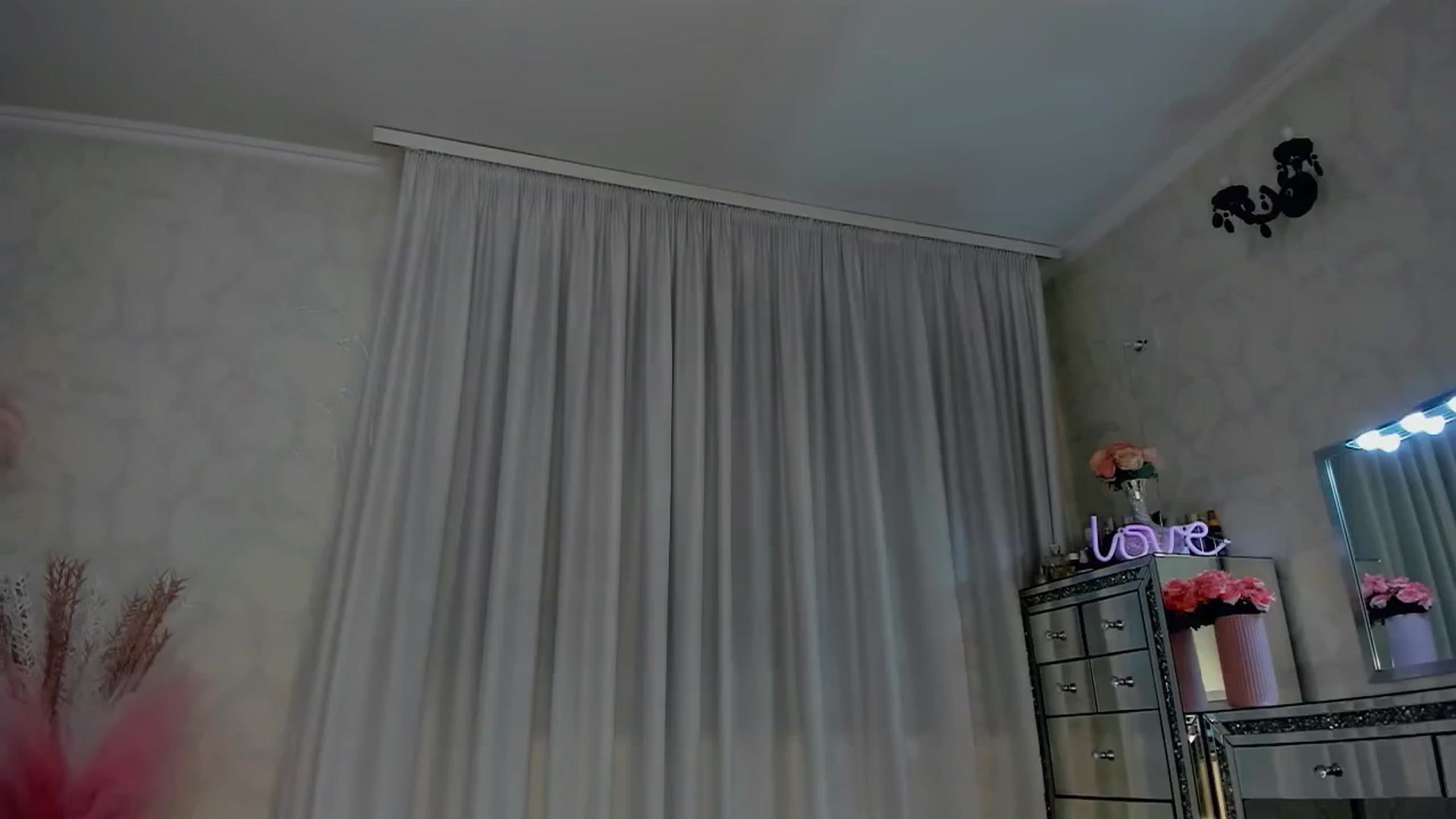Gallery image thumbnail from MissButterfly's myfreecams stream on, 09/18/2025, 24:05 image 10 of 20