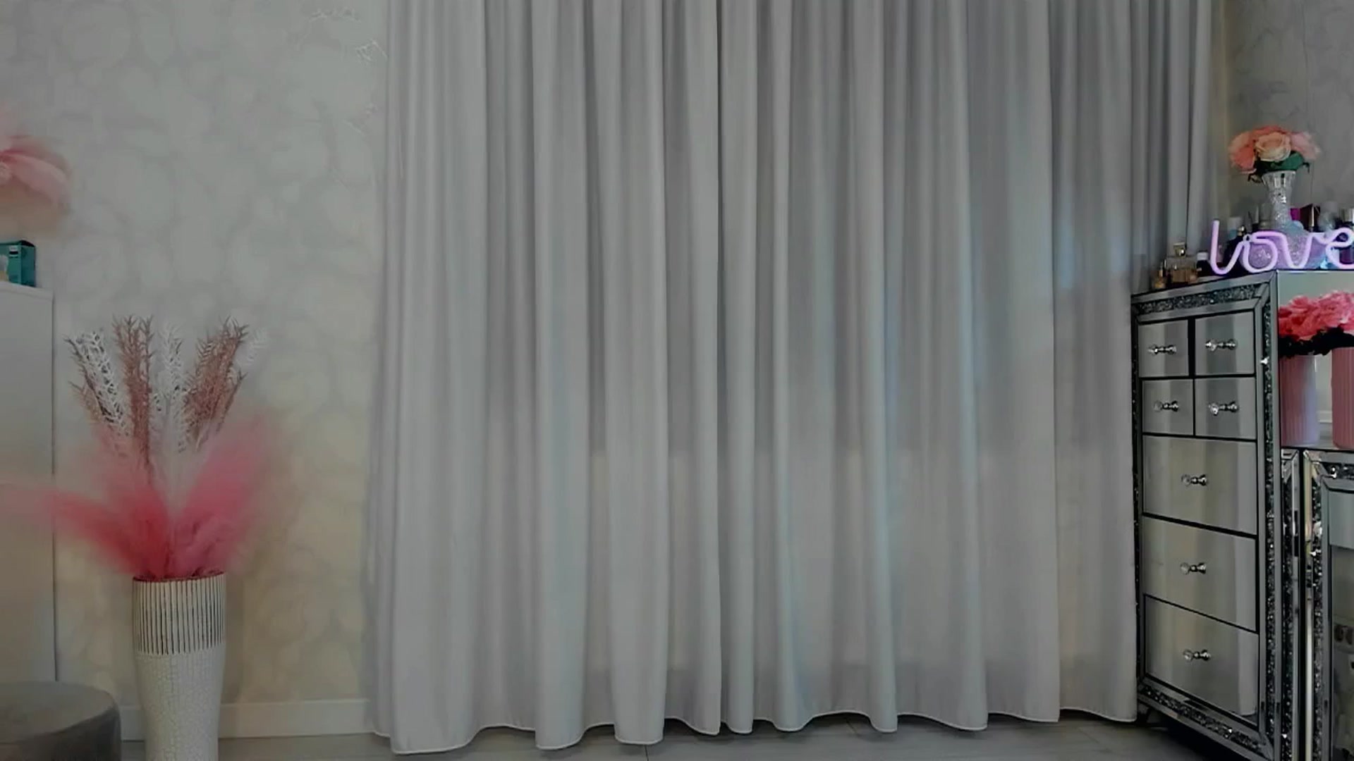 Gallery image thumbnail from MissButterfly's myfreecams stream on, 09/18/2025, 24:05 image 19 of 20