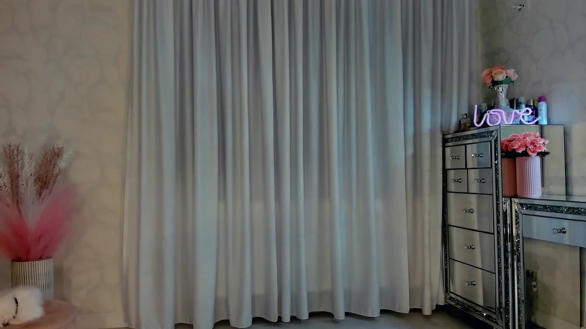 Gallery image thumbnail from MissButterfly's myfreecams stream on, 09/19/2025, 24:04 image 6 of 20