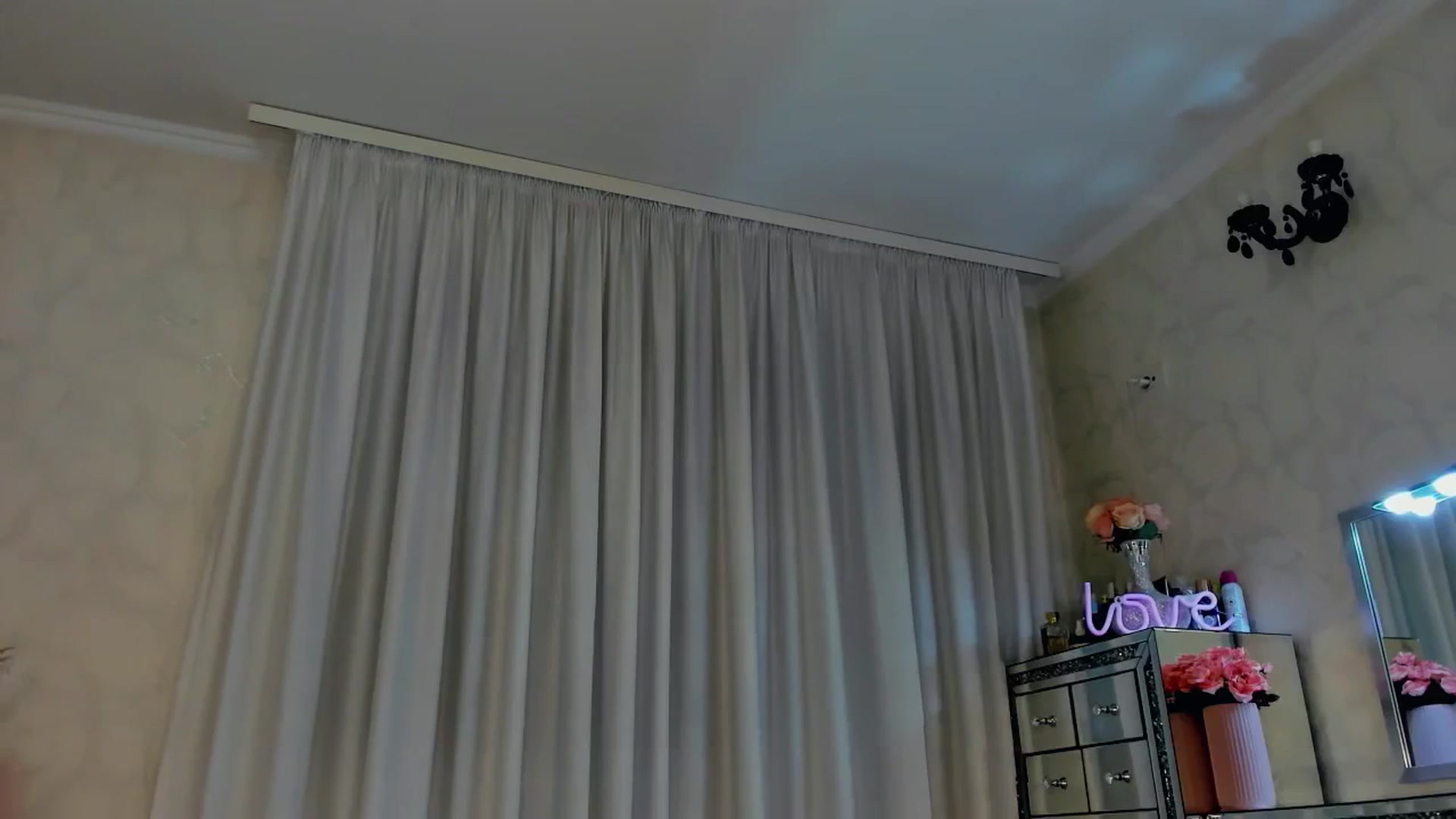 Gallery image thumbnail from MissButterfly's myfreecams stream on, 09/19/2025, 01:09 image 13 of 20