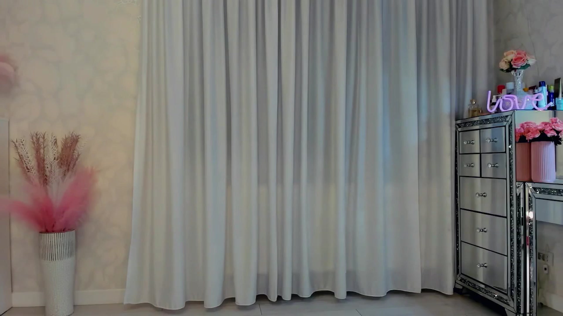 Gallery image thumbnail from MissButterfly's myfreecams stream on, 09/26/2025, 23:16 image 14 of 20