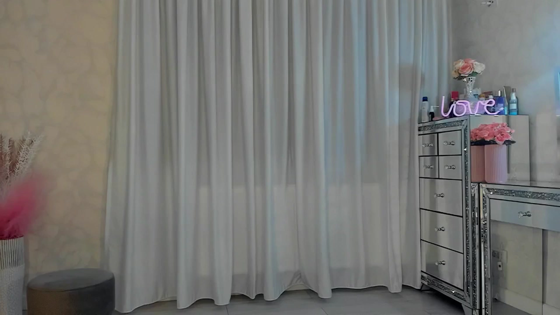 Gallery image thumbnail from MissButterfly's myfreecams stream on, 10/02/2025, 01:45 image 16 of 20