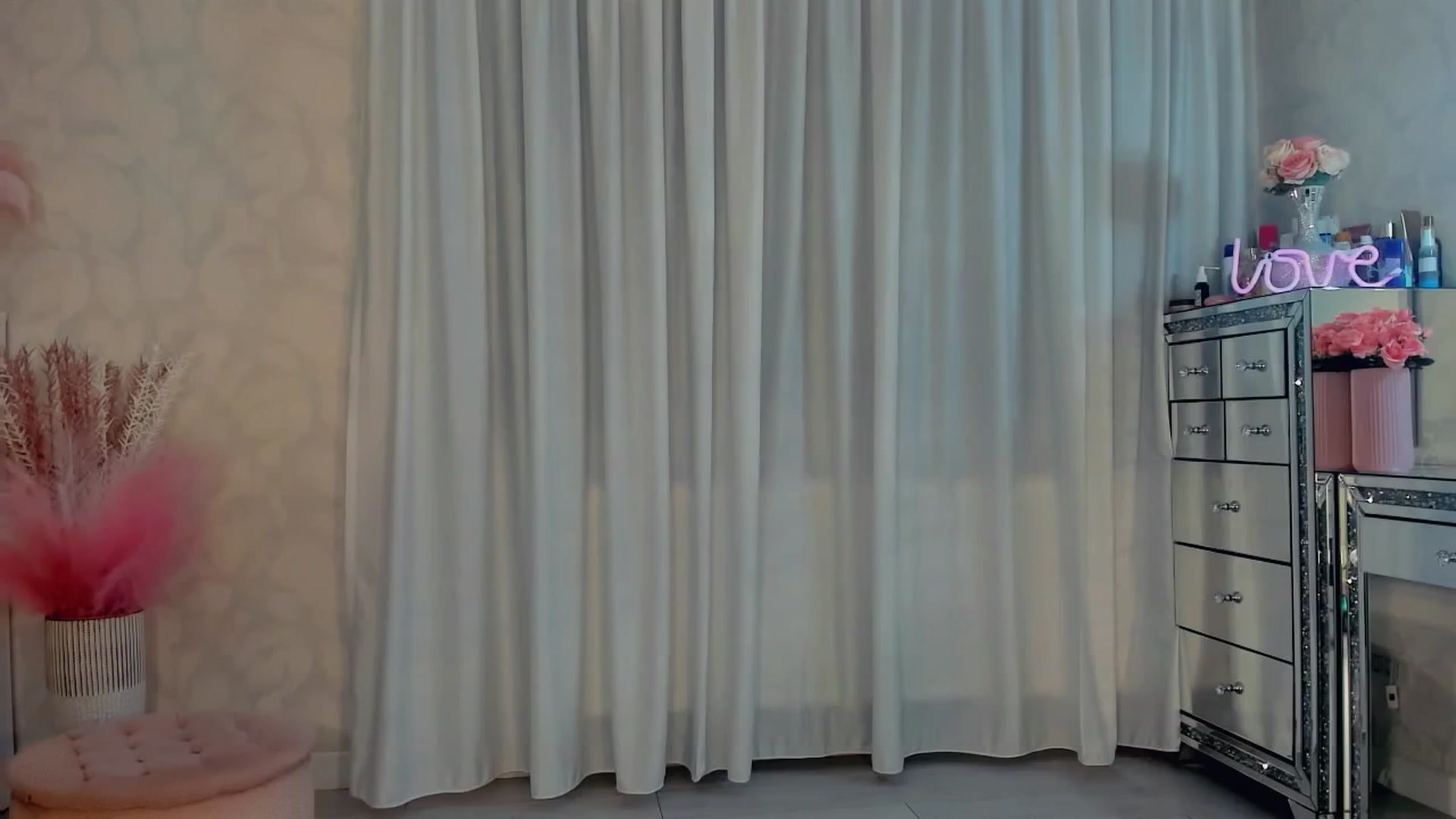 Gallery image thumbnail from MissButterfly's myfreecams stream on, 10/03/2025, 02:55 image 9 of 20