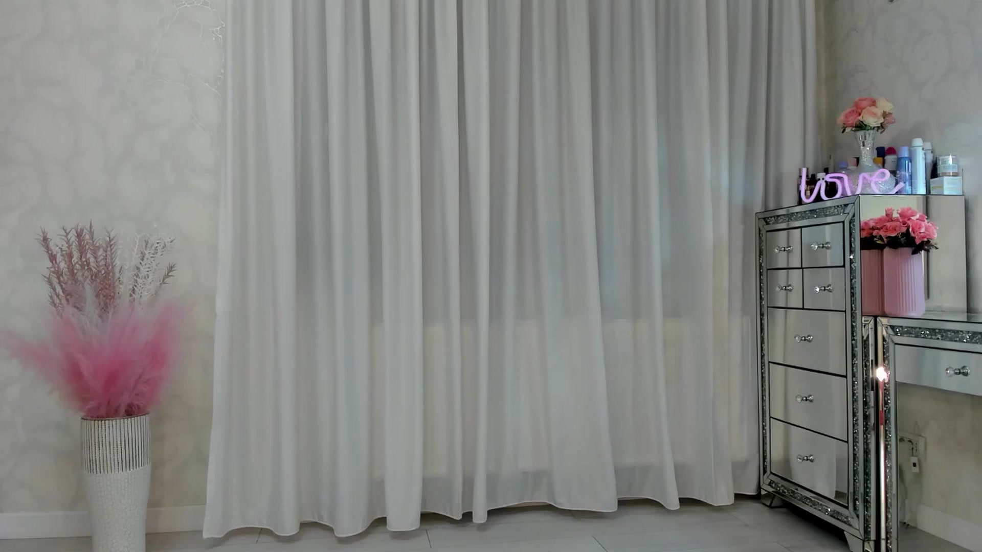 Gallery image thumbnail from MissButterfly's myfreecams stream on, 01/09/2026, 24:03 image 17 of 20