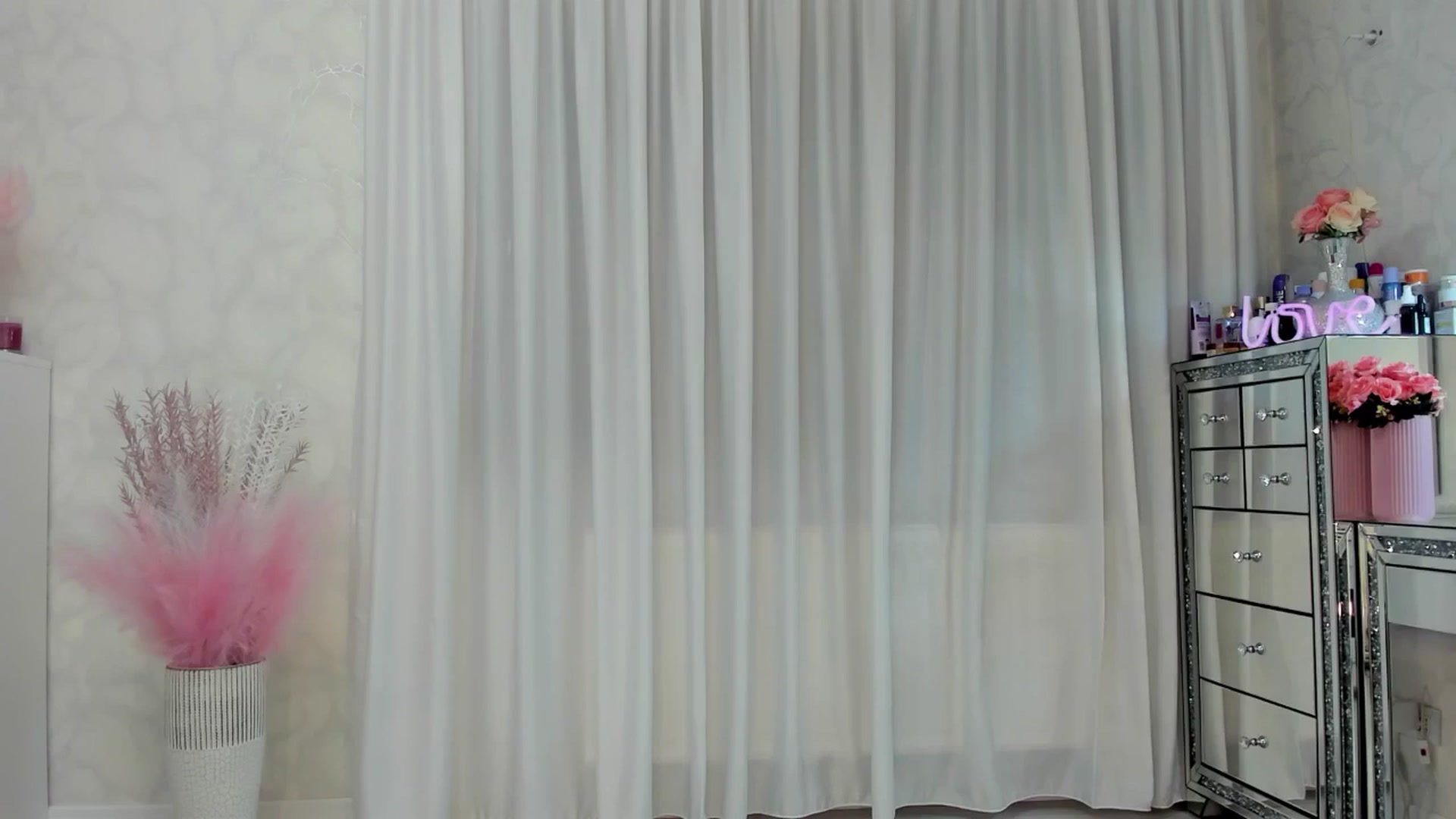 Gallery image thumbnail from MissButterfly's myfreecams stream on, 01/16/2026, 24:01 image 14 of 20