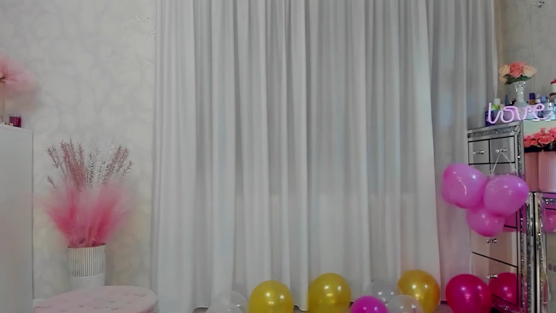 Gallery image thumbnail from MissButterfly's myfreecams stream on, 04/11/2026, 24:03 image 15 of 20
