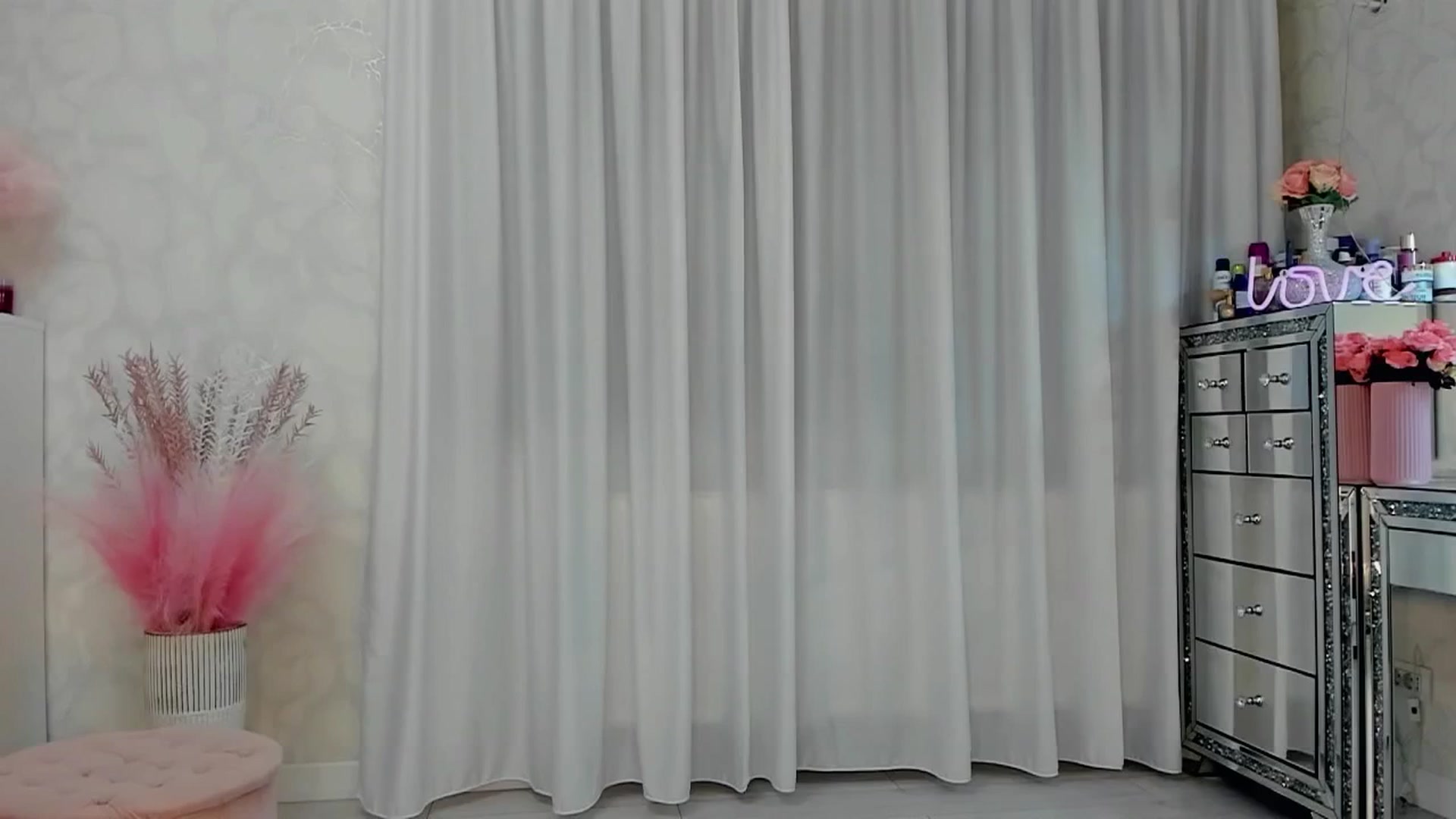 Gallery image thumbnail from MissButterfly's myfreecams stream on, 04/30/2026, 24:29 image 12 of 20