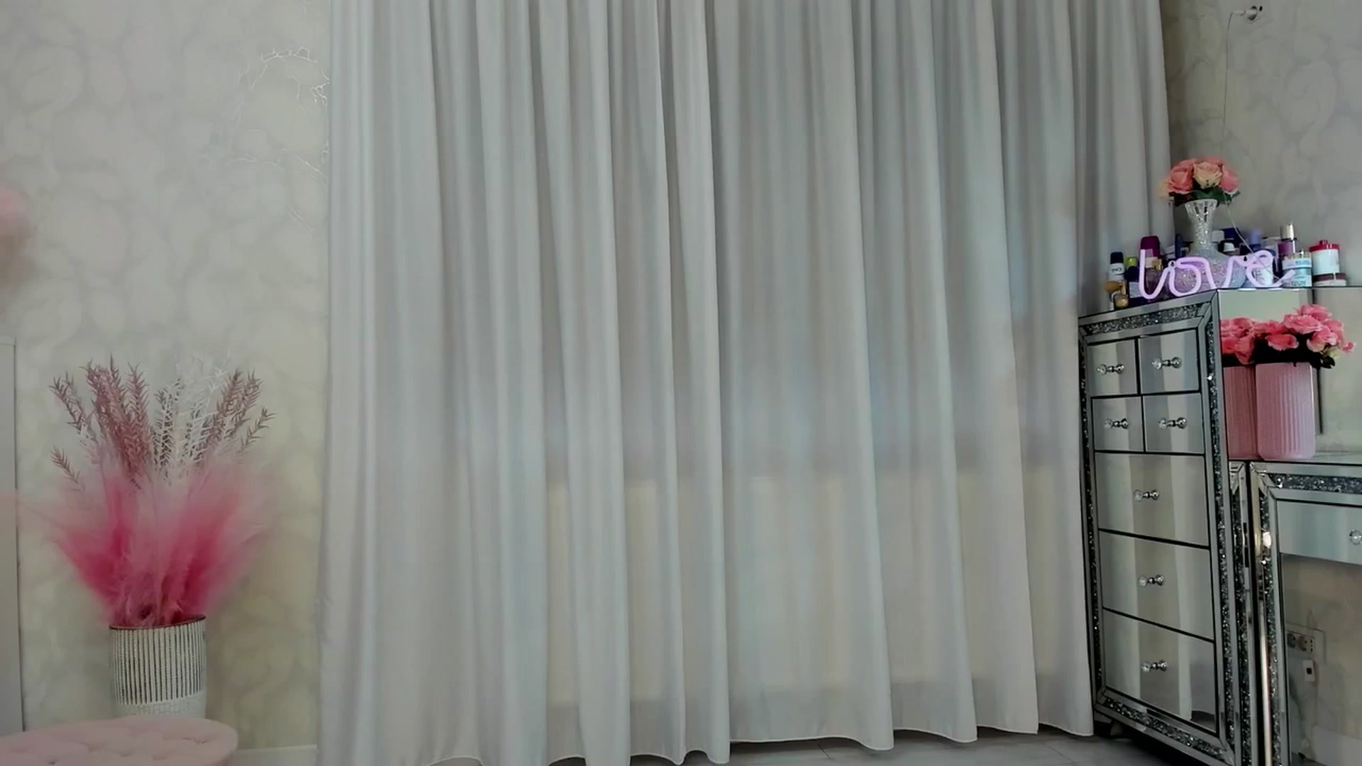 Gallery image thumbnail from MissButterfly's myfreecams stream on, 04/30/2026, 07:30 image 13 of 20