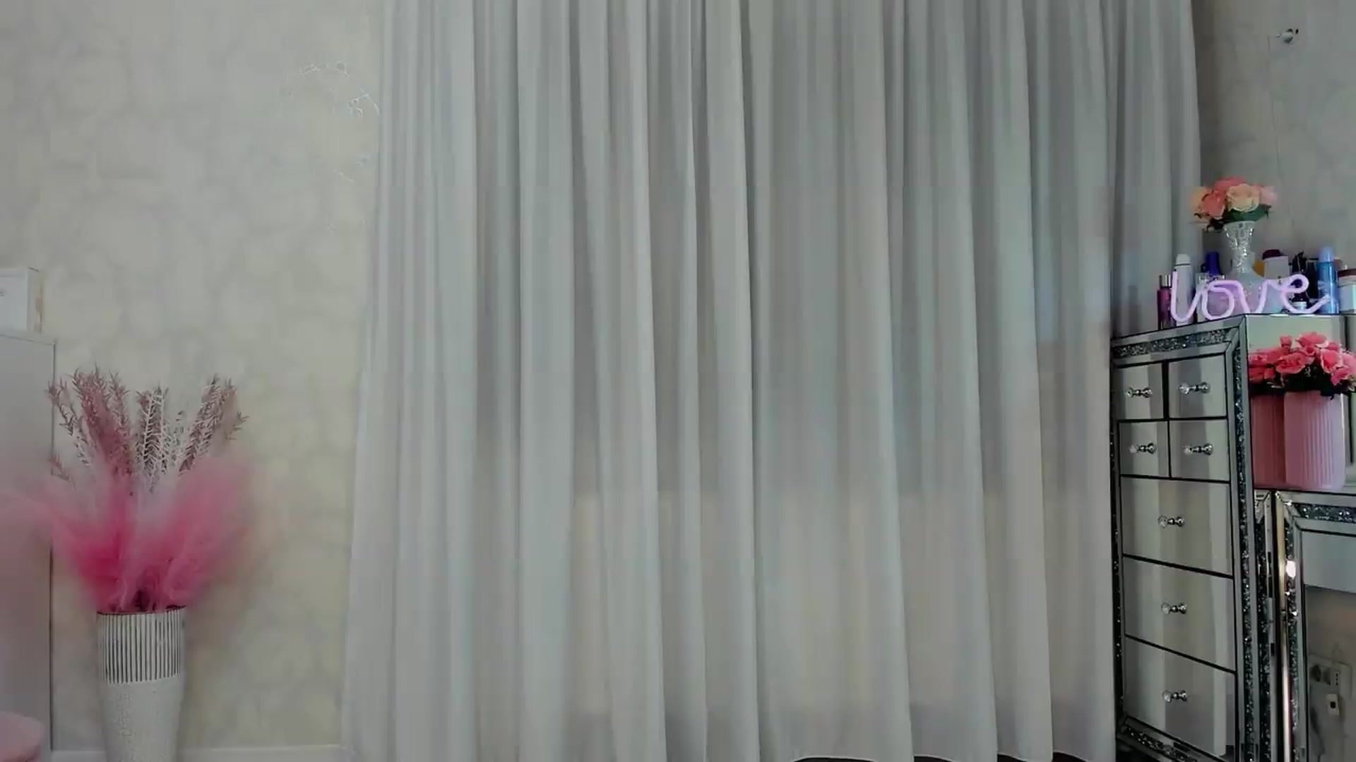 Gallery image thumbnail from MissButterfly's myfreecams stream on, 05/22/2026, 01:31 image 2 of 20