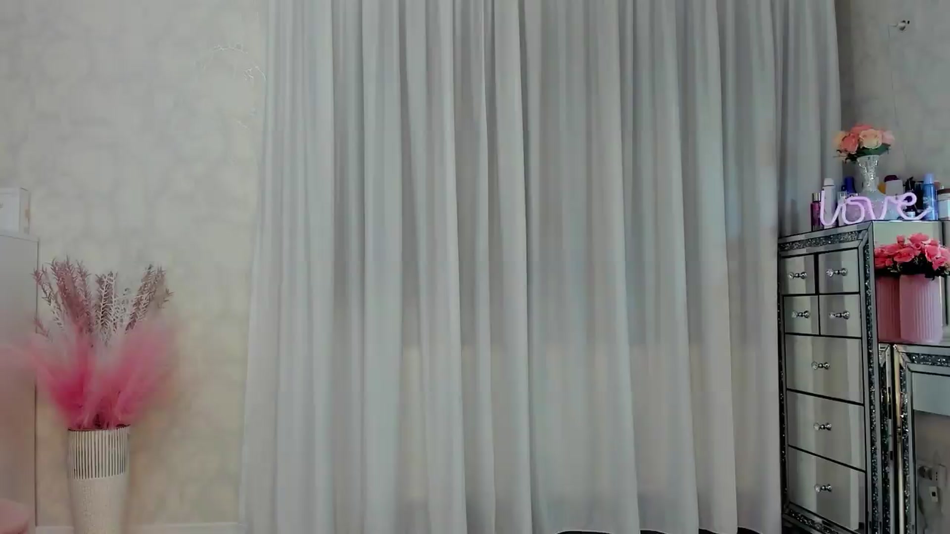Gallery image thumbnail from MissButterfly's myfreecams stream on, 05/22/2026, 01:31 image 11 of 20