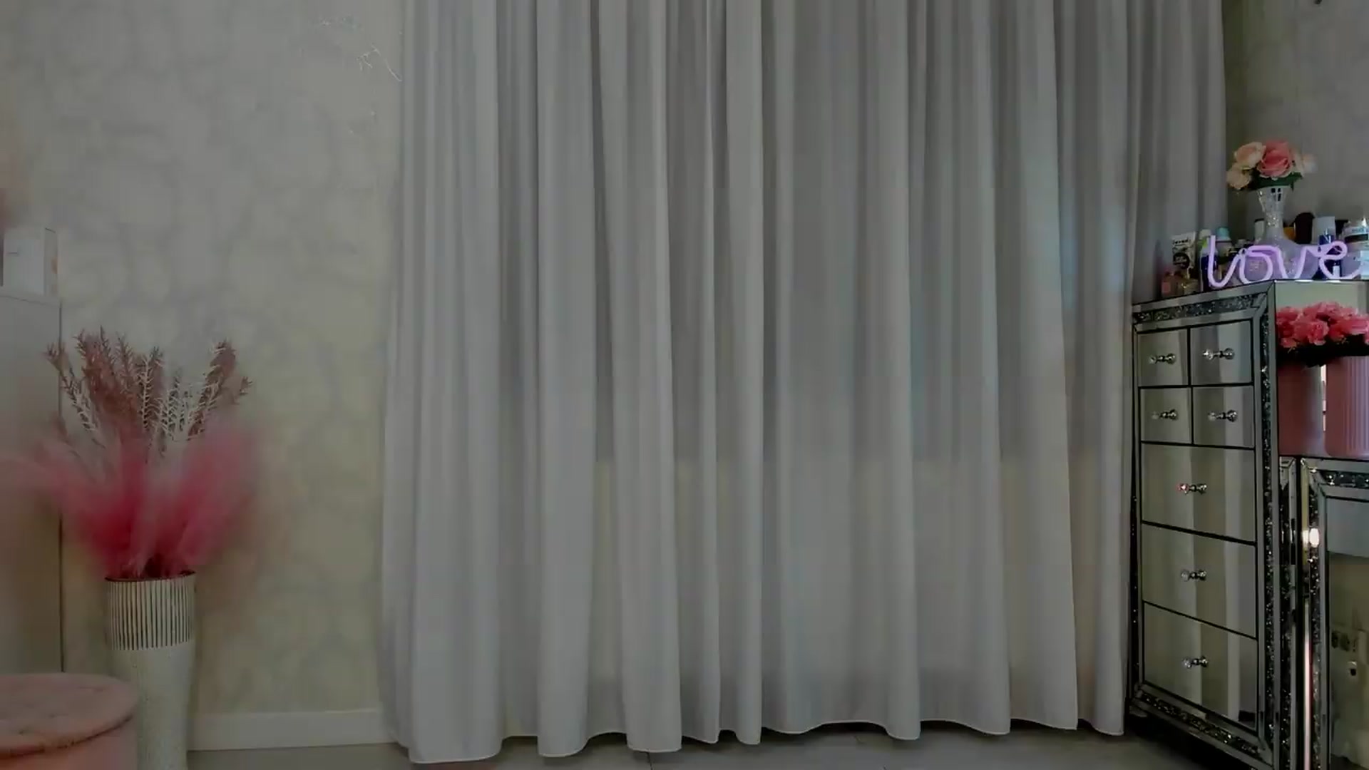 Gallery image thumbnail from MissButterfly's myfreecams stream on, 05/29/2026, 01:10 image 17 of 20