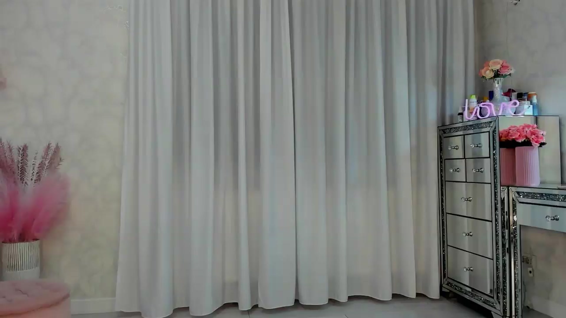 Gallery image thumbnail from MissButterfly's myfreecams stream on, 06/13/2026, 24:02 image 17 of 20