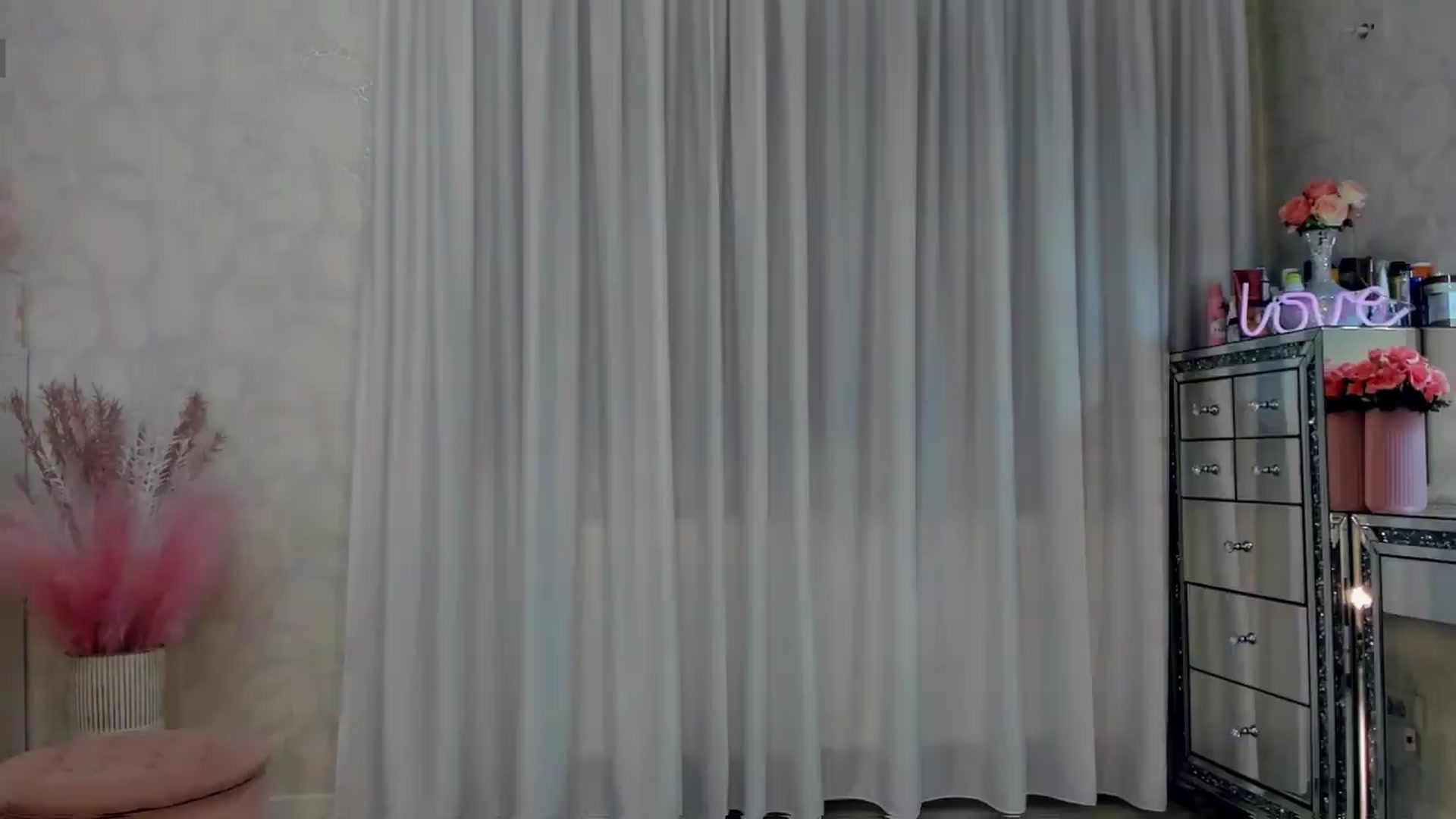Gallery image thumbnail from MissButterfly's myfreecams stream on, 06/19/2026, 21:17 image 3 of 20