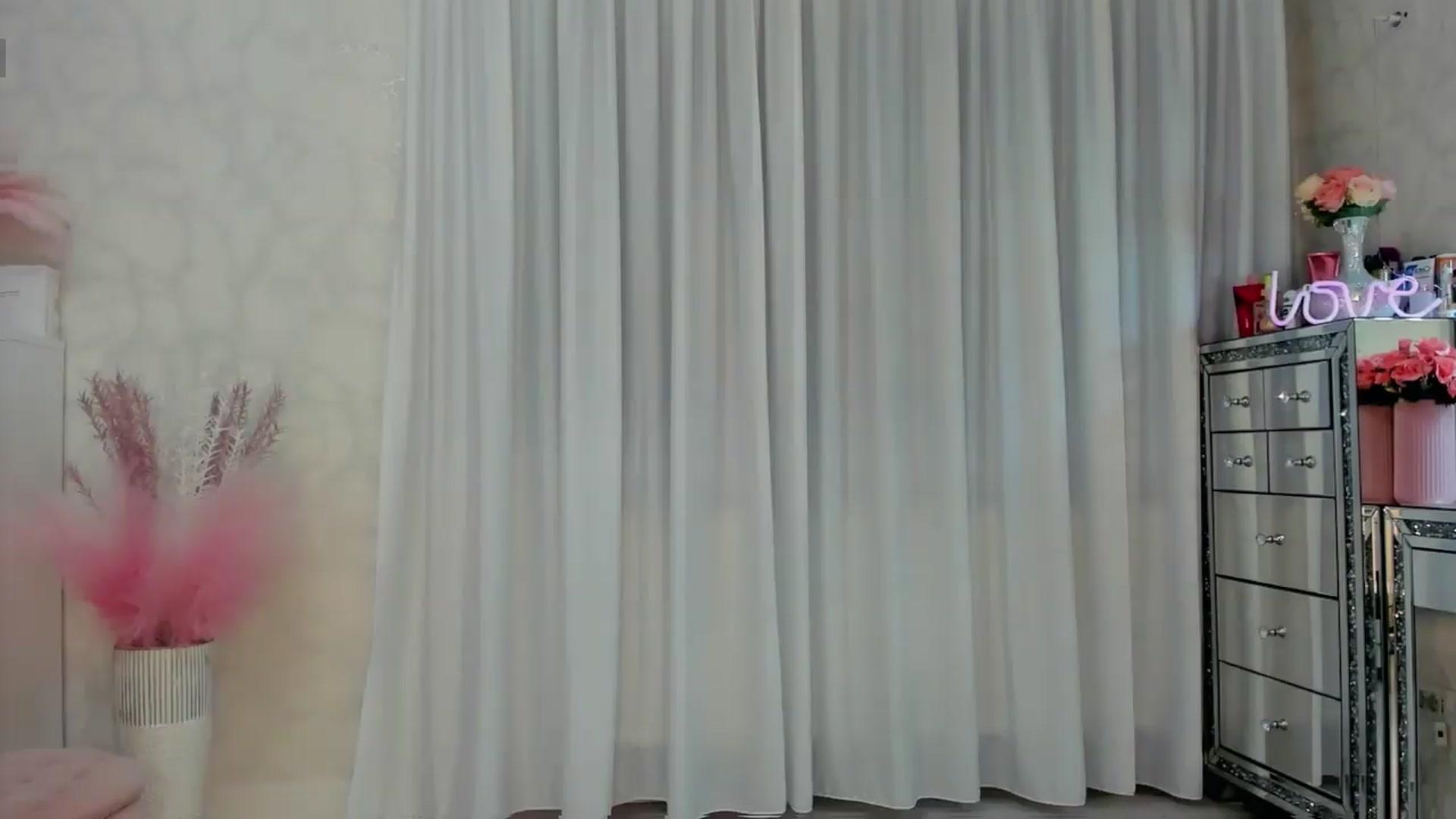 Gallery image thumbnail from MissButterfly's myfreecams stream on, 06/27/2026, 03:32 image 16 of 20
