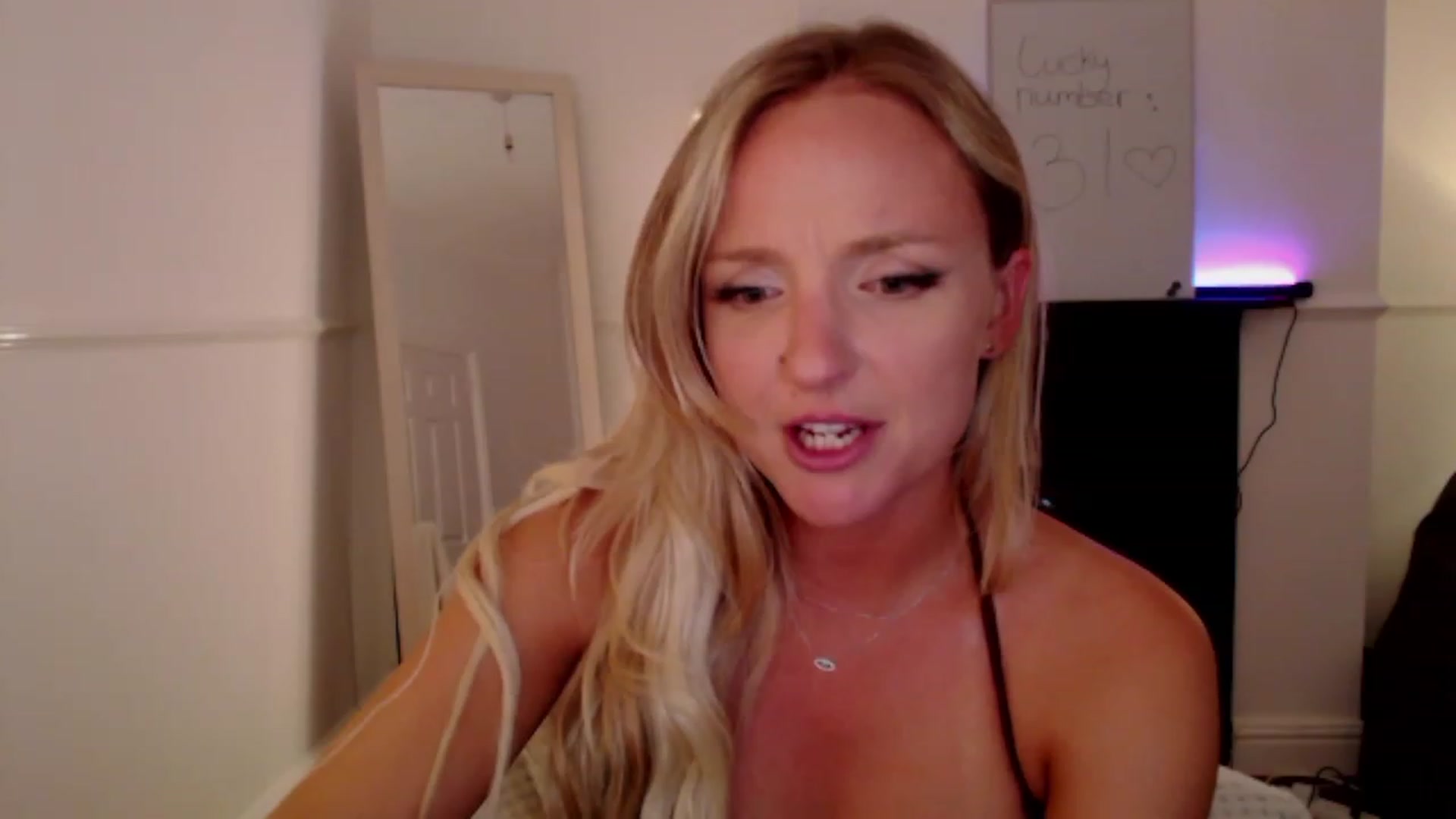 Gallery image thumbnail from MissCandece's myfreecams stream on, 05/24/2023, 22:36 image 15 of 20
