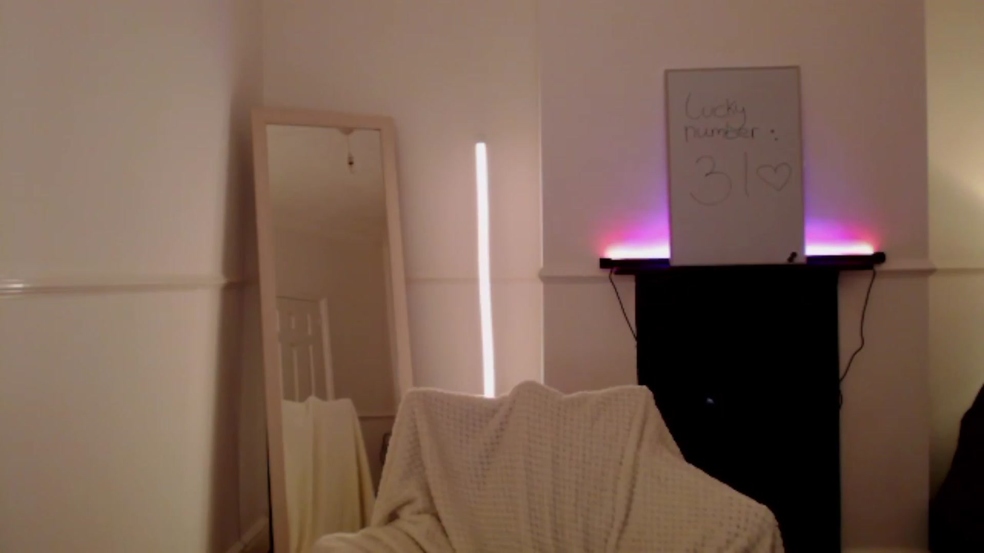Gallery image thumbnail from MissCandece's myfreecams stream on, 05/24/2023, 22:36 image 16 of 20