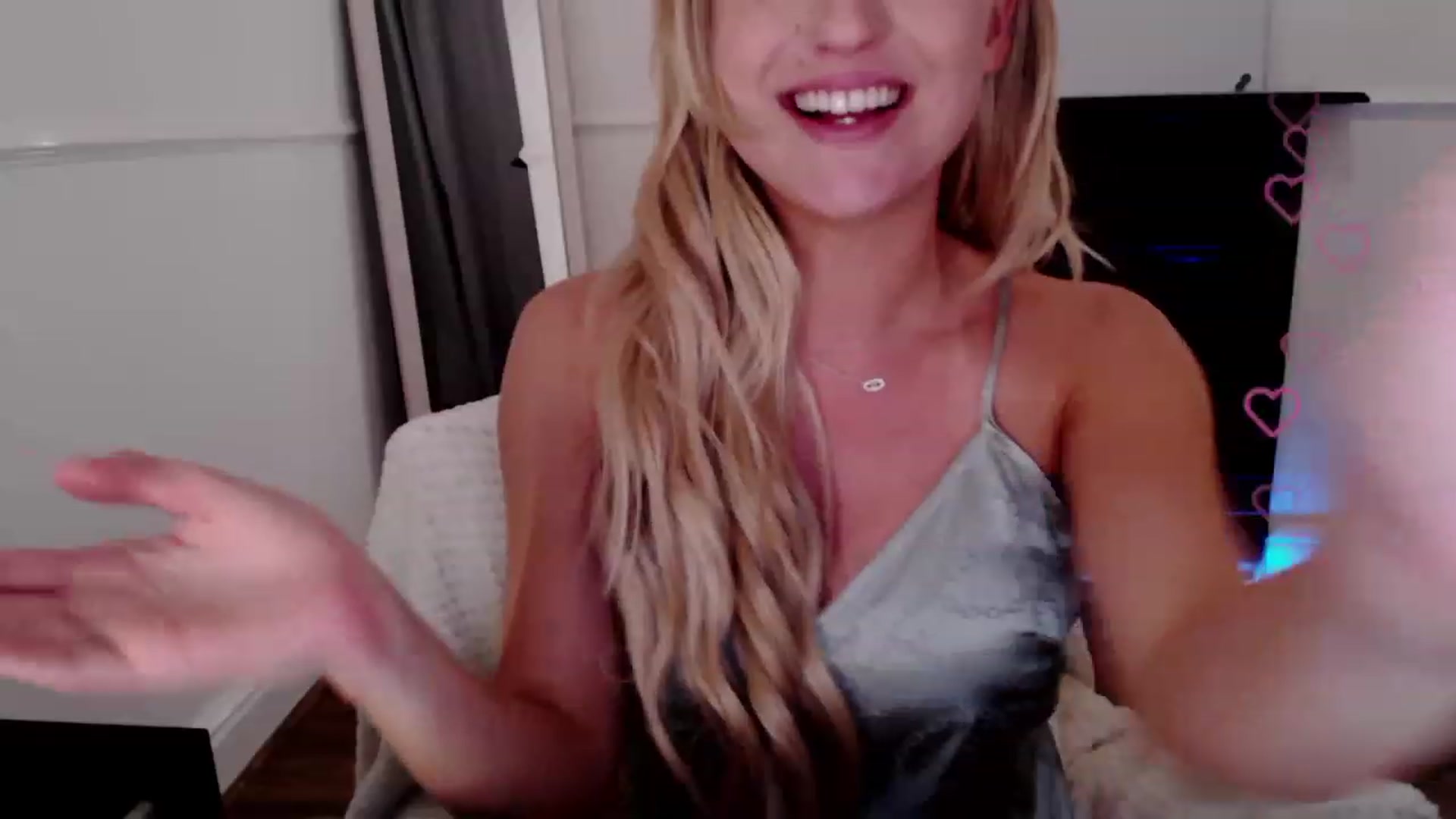 Gallery image thumbnail from MissCandece's myfreecams stream on, 05/26/2023, 21:48 image 14 of 20