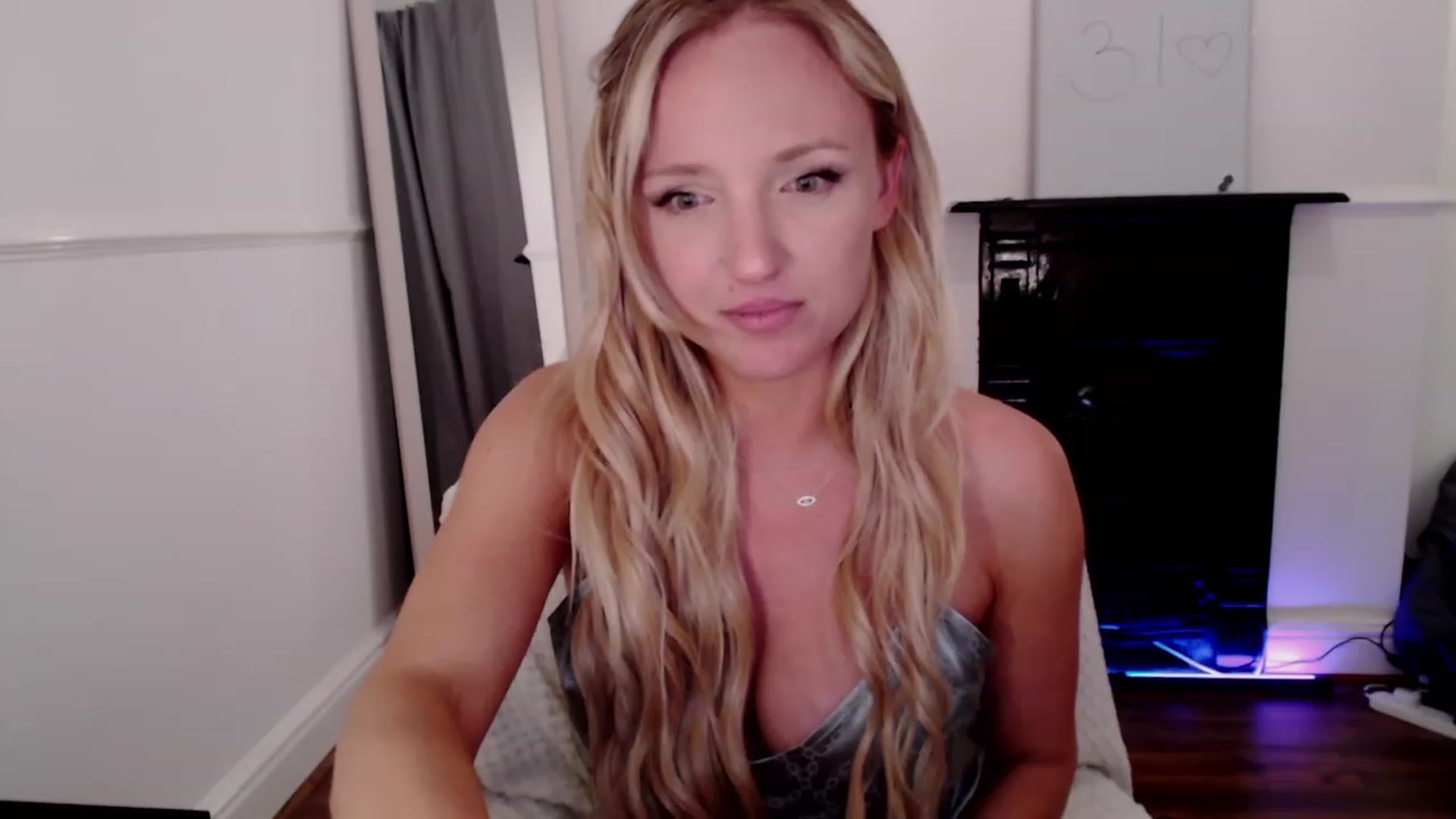 Gallery image thumbnail from MissCandece's myfreecams stream on, 05/26/2023, 21:48 image 15 of 20