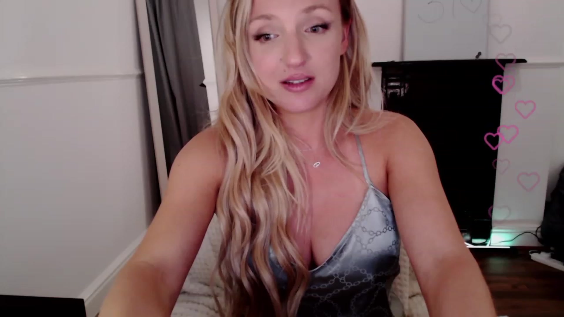 Gallery image thumbnail from MissCandece's myfreecams stream on, 05/26/2023, 21:48 image 4 of 20