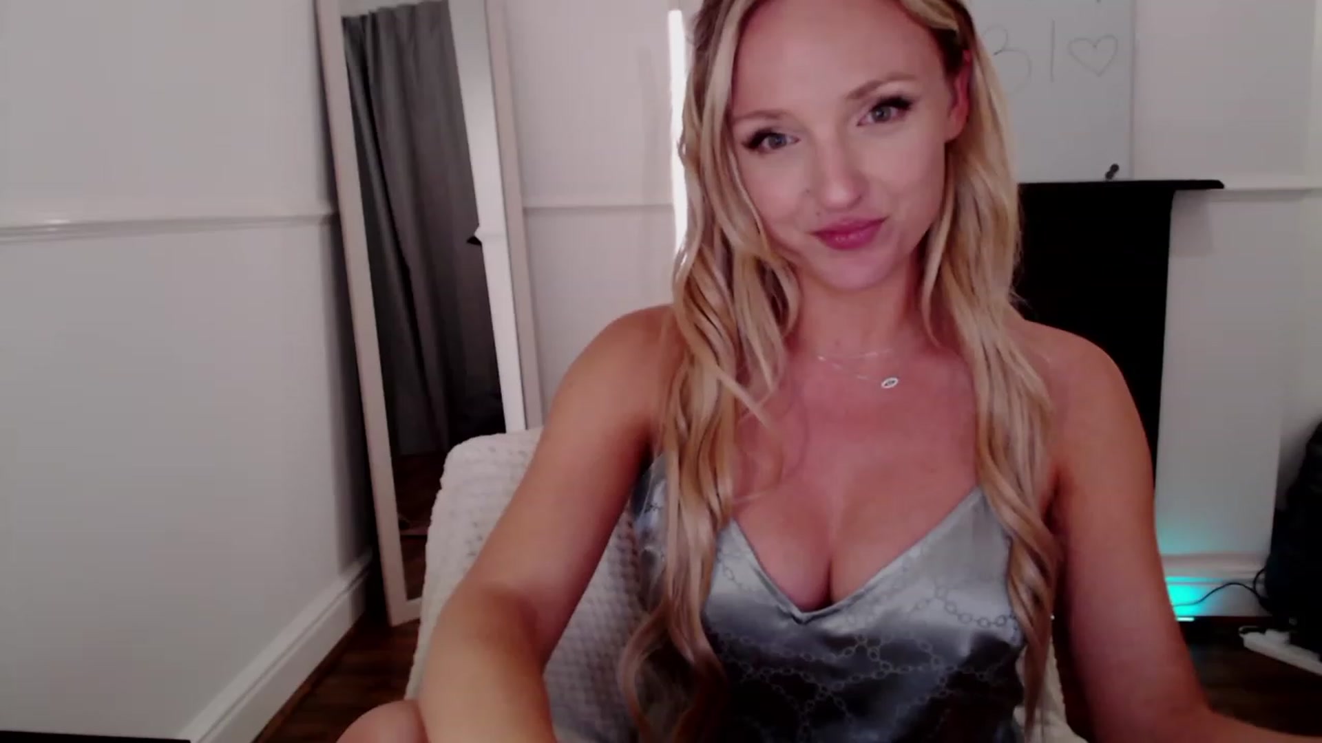 Gallery image thumbnail from MissCandece's myfreecams stream on, 05/26/2023, 21:48 image 13 of 20