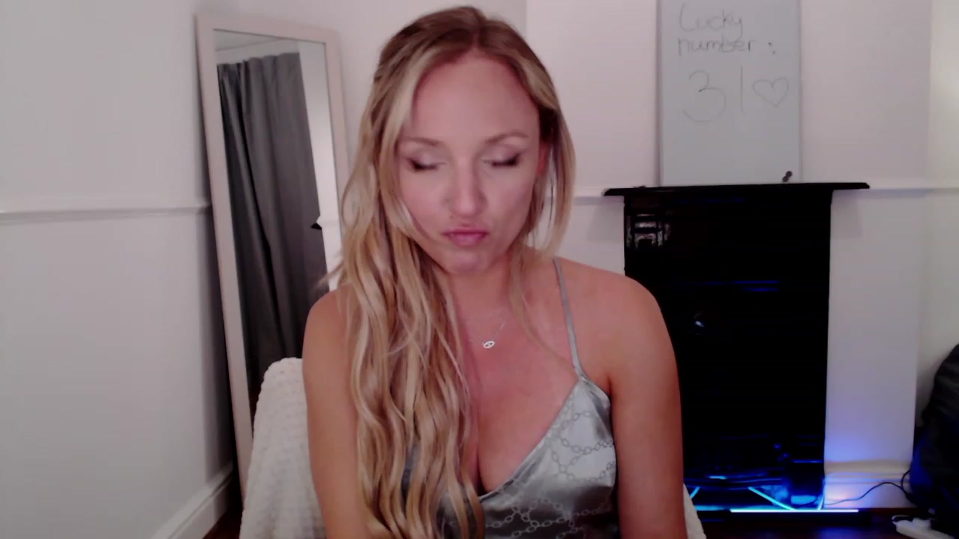 Gallery image thumbnail from MissCandece's myfreecams stream on, 05/26/2023, 21:48 image 1 of 20