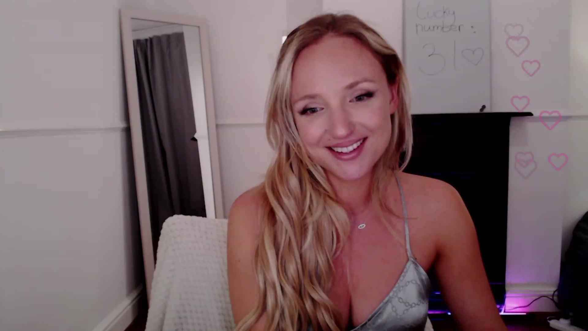 Gallery image thumbnail from MissCandece's myfreecams stream on, 05/26/2023, 21:48 image 2 of 20
