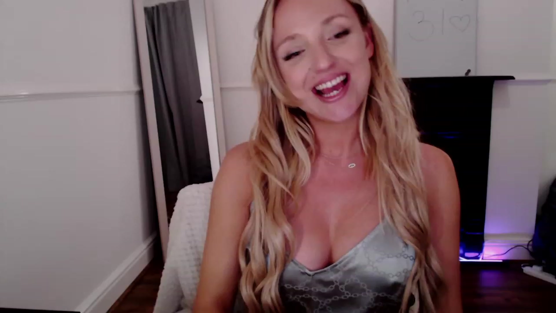 Gallery image thumbnail from MissCandece's myfreecams stream on, 05/26/2023, 21:48 image 11 of 20