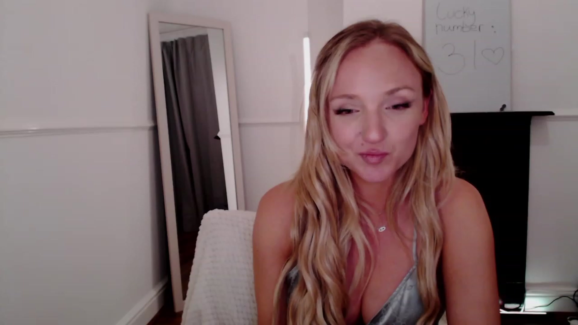 Gallery image thumbnail from MissCandece's myfreecams stream on, 05/26/2023, 21:48 image 3 of 20