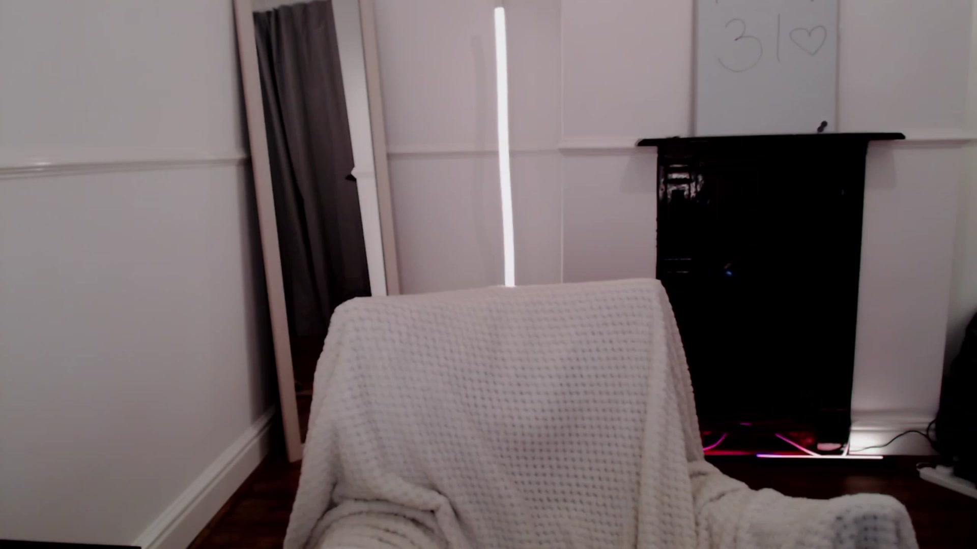 Gallery image thumbnail from MissCandece's myfreecams stream on, 05/26/2023, 21:48 image 12 of 20