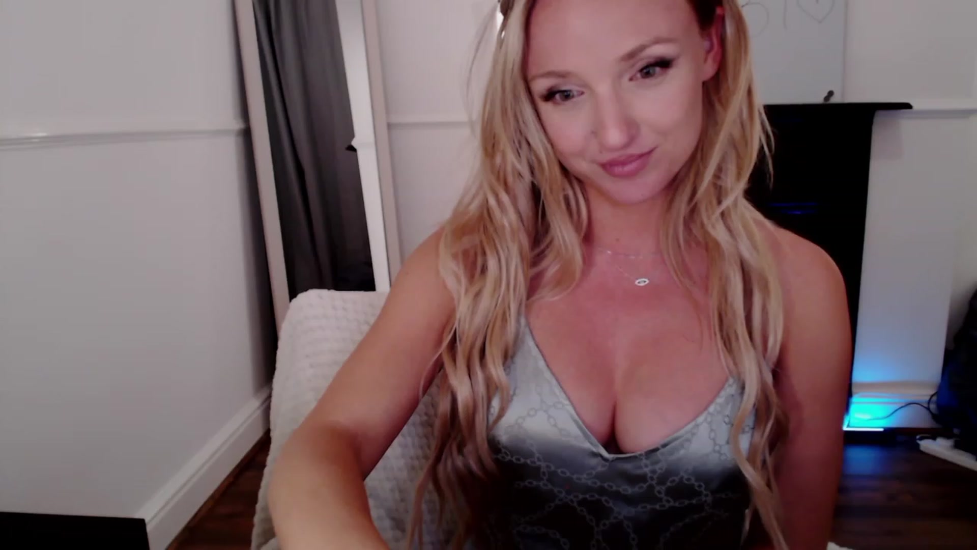 Gallery image thumbnail from MissCandece's myfreecams stream on, 05/26/2023, 21:48 image 5 of 20