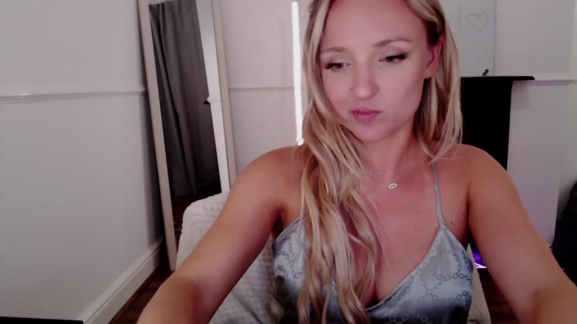 Gallery image thumbnail from MissCandece's myfreecams stream on, 05/26/2023, 21:48 image 17 of 20
