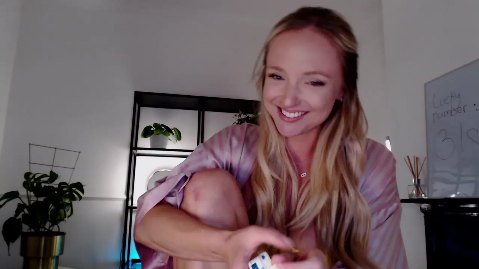 Gallery image thumbnail from MissCandece's myfreecams stream on, 05/27/2023, 22:22 image 3 of 20
