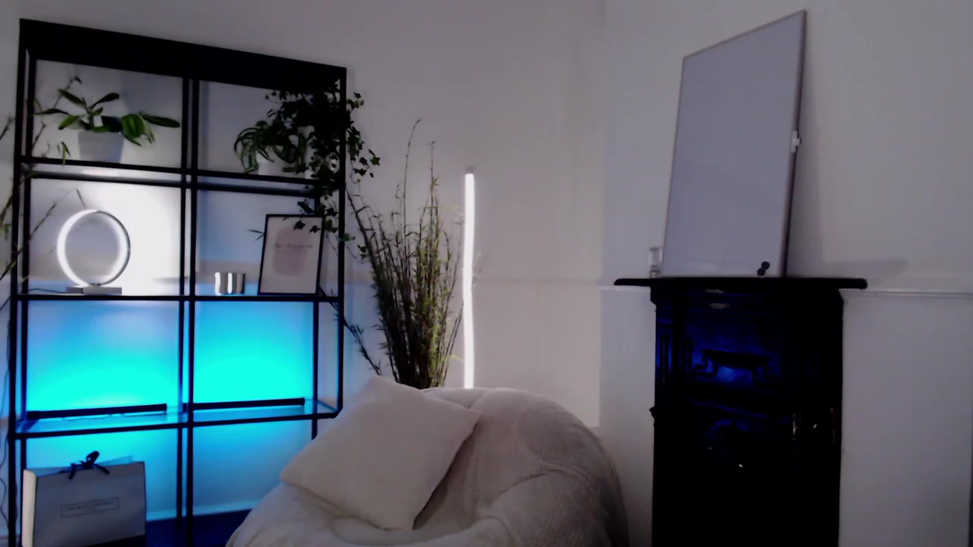 Gallery image thumbnail from MissCandece's myfreecams stream on, 05/31/2023, 22:02 image 16 of 20