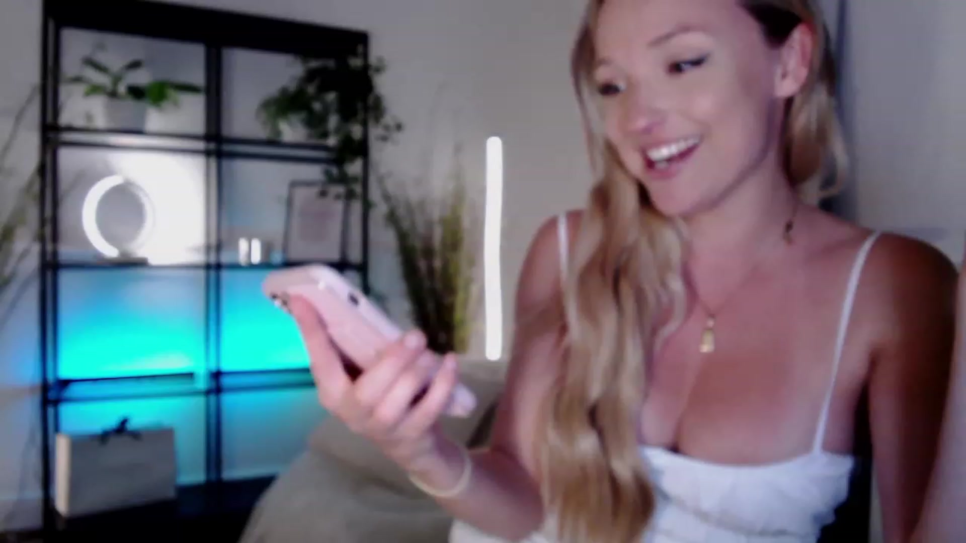 Gallery image thumbnail from MissCandece's myfreecams stream on, 05/31/2023, 22:02 image 12 of 20