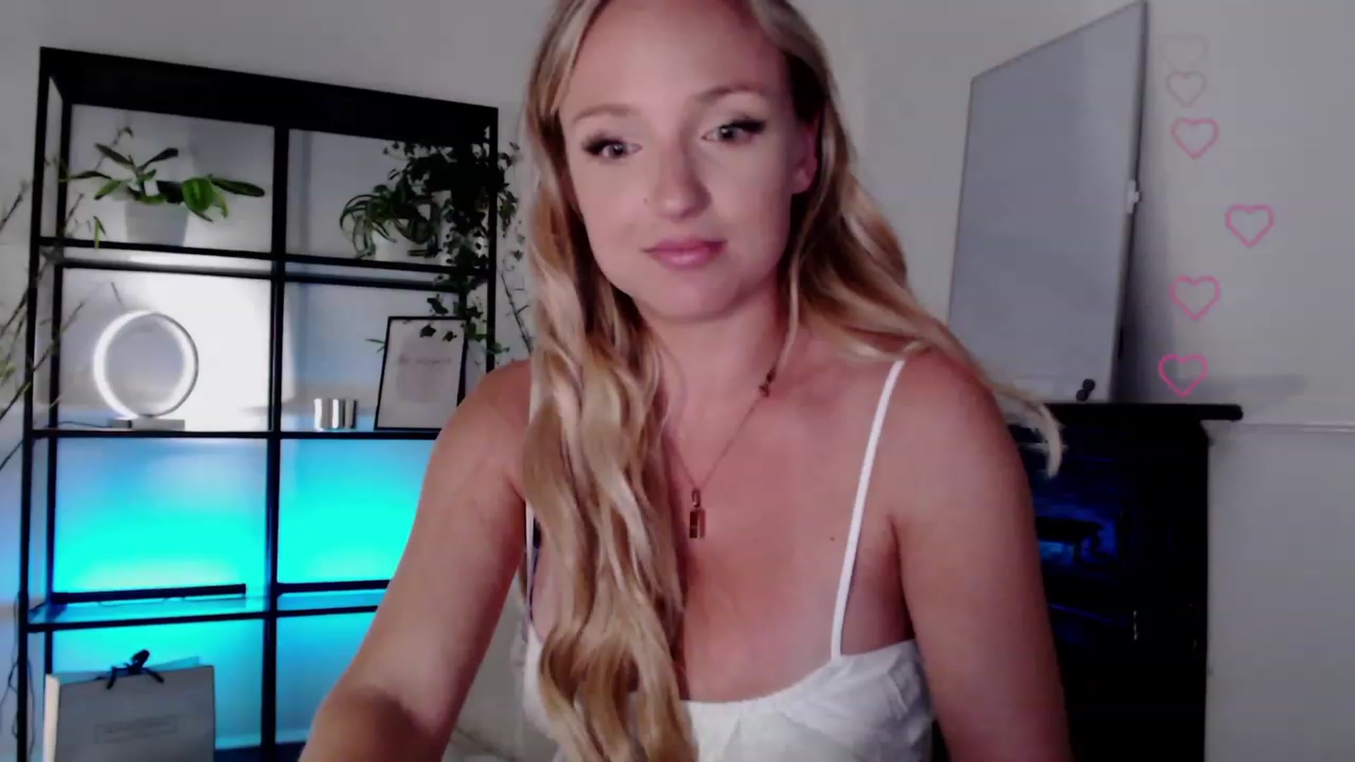 Gallery image thumbnail from MissCandece's myfreecams stream on, 05/31/2023, 22:02 image 18 of 20