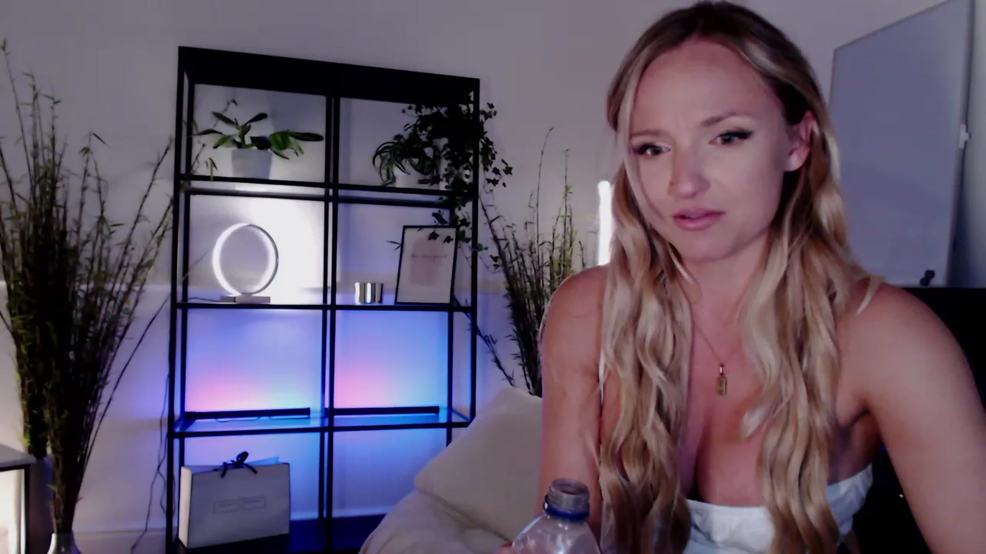 Gallery image thumbnail from MissCandece's myfreecams stream on, 05/31/2023, 22:02 image 5 of 20