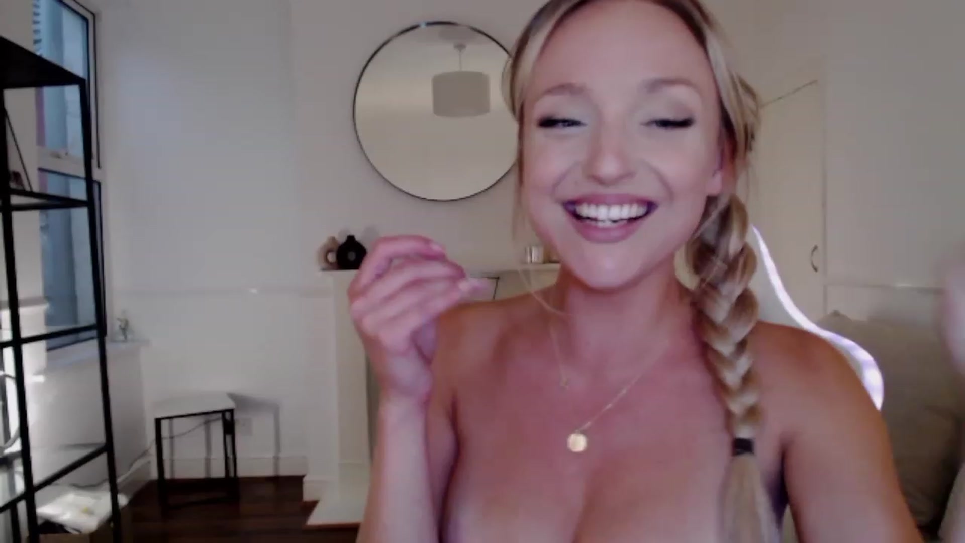 Gallery image thumbnail from MissCandece's myfreecams stream on, 07/04/2023, 21:06 image 6 of 20