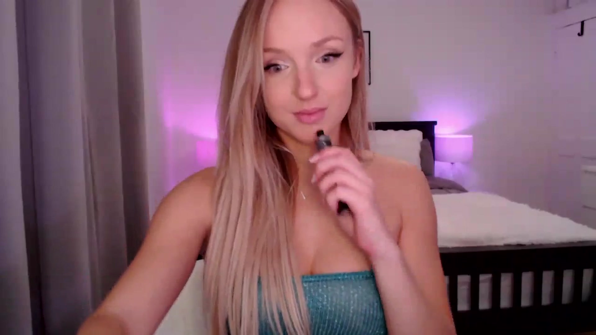 Gallery image thumbnail from MissCandece's myfreecams stream on, 12/07/2023, 21:39 image 12 of 20