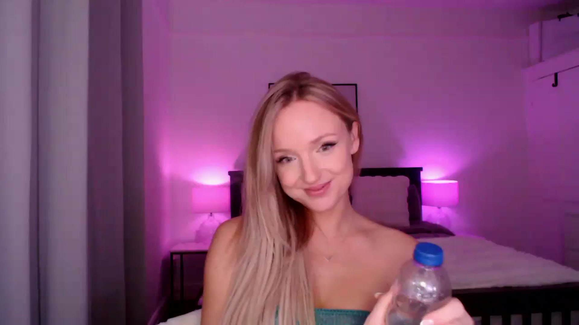 Gallery image thumbnail from MissCandece's myfreecams stream on, 12/07/2023, 22:16 image 17 of 20