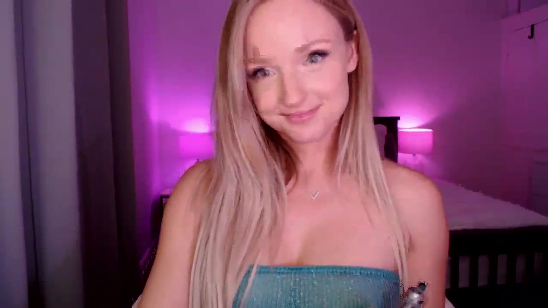 Gallery image thumbnail from MissCandece's myfreecams stream on, 12/07/2023, 22:37 image 19 of 20