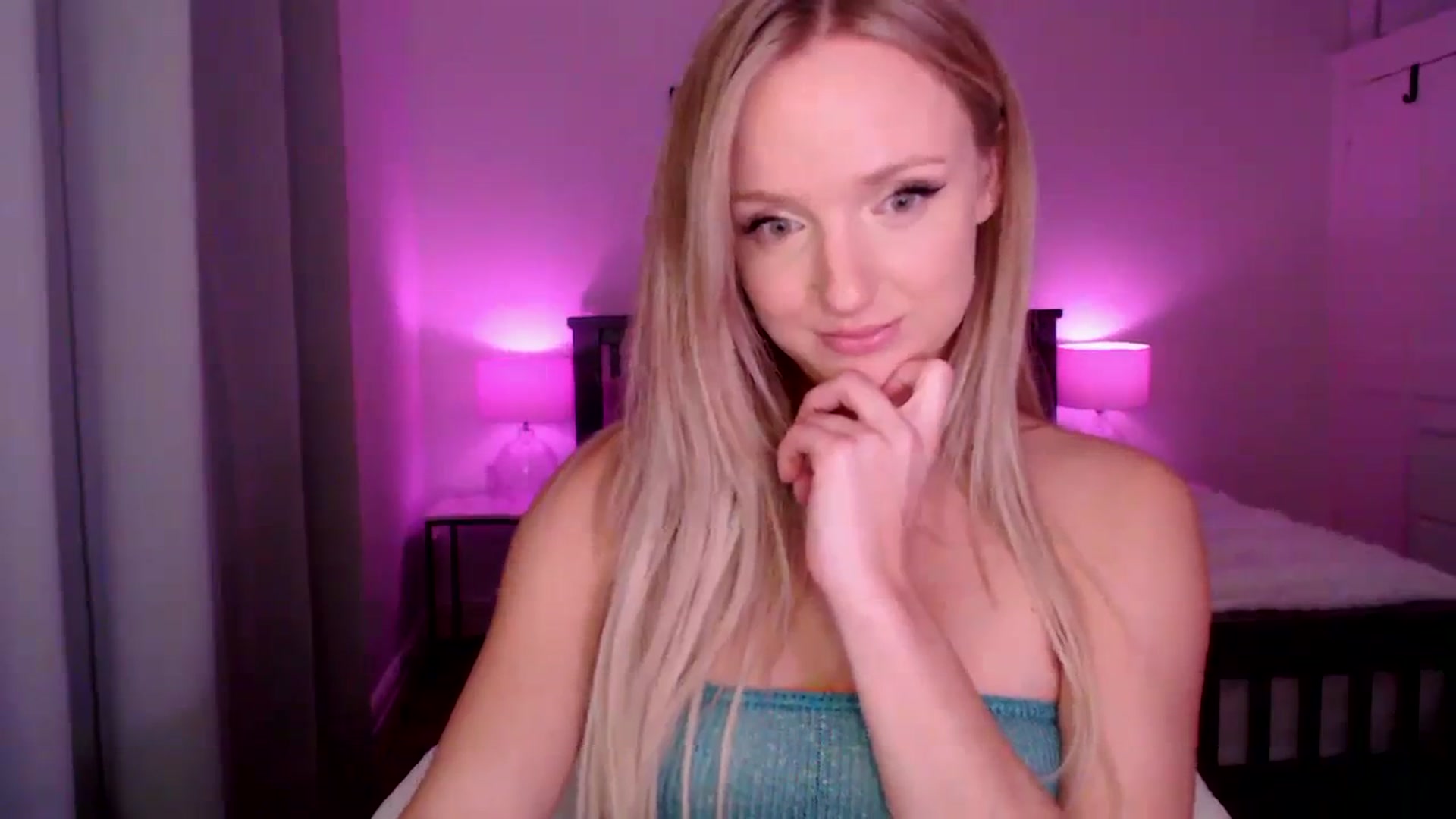 Gallery image thumbnail from MissCandece's myfreecams stream on, 12/07/2023, 22:37 image 20 of 20