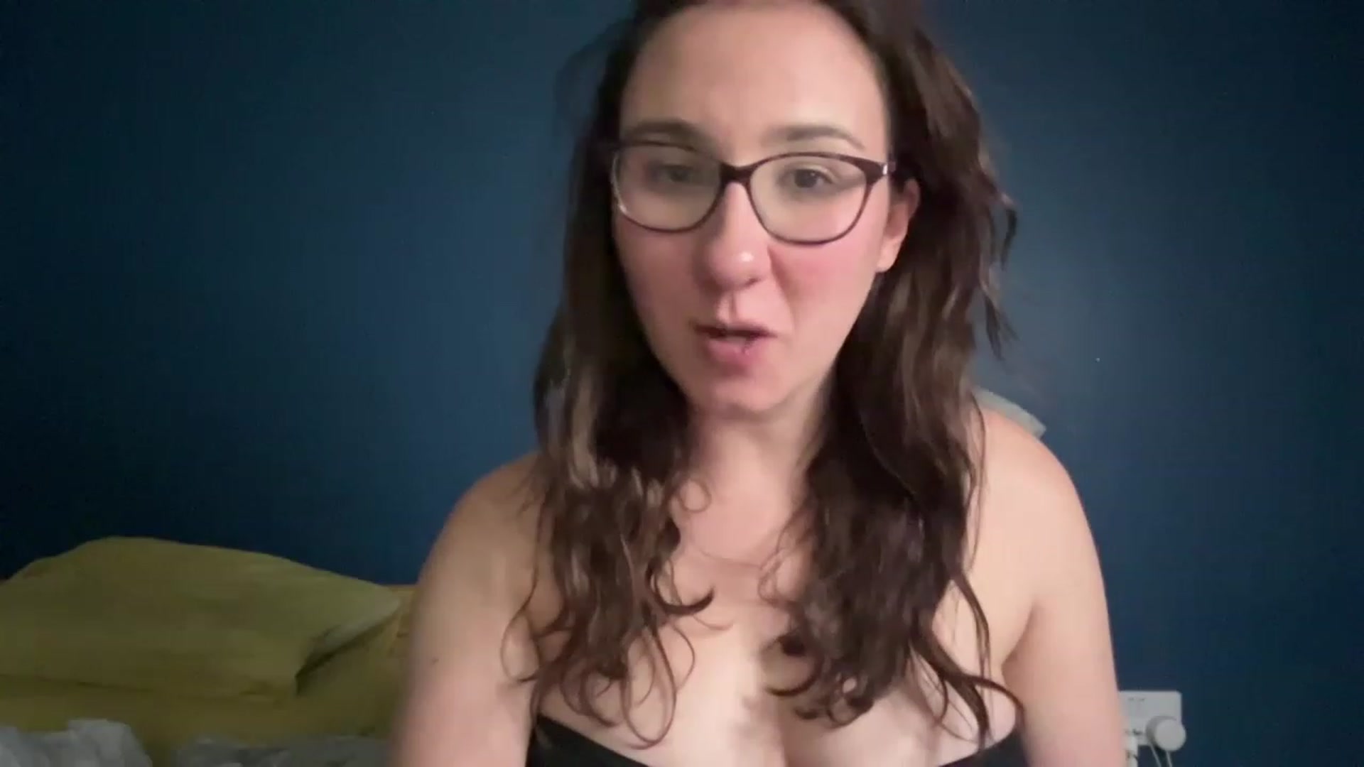Gallery image thumbnail from MissChar95's myfreecams stream on, 11/22/2022, 21:57 image 9 of 20