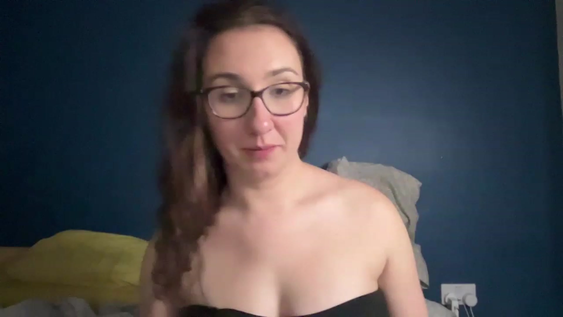 Gallery image thumbnail from MissChar95's myfreecams stream on, 11/22/2022, 21:57 image 14 of 20