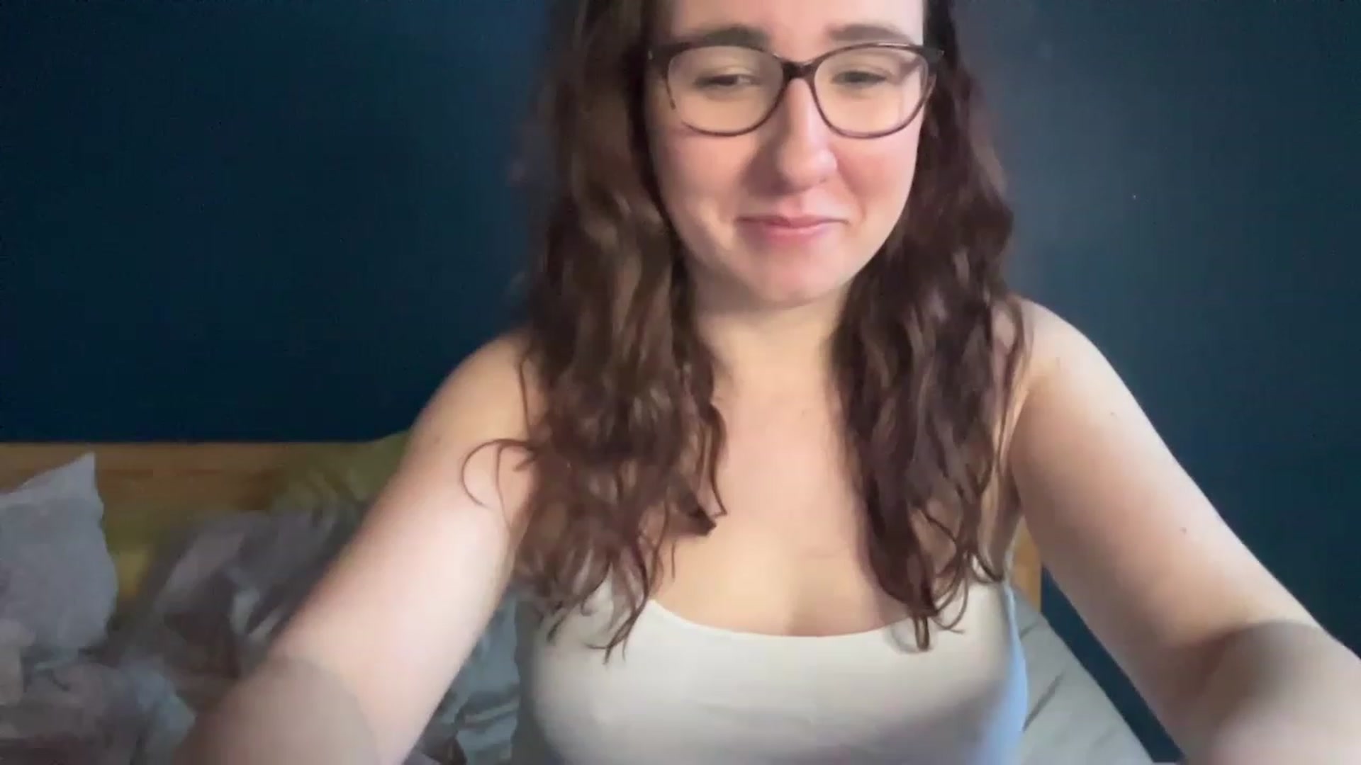 Gallery image thumbnail from MissChar95's myfreecams stream on, 12/05/2022, 15:25 image 18 of 20