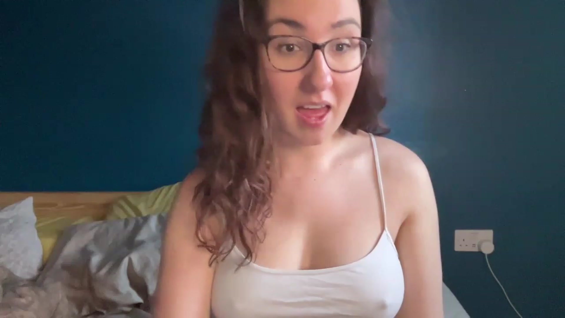 Gallery image thumbnail from MissChar95's myfreecams stream on, 12/05/2022, 15:25 image 4 of 20