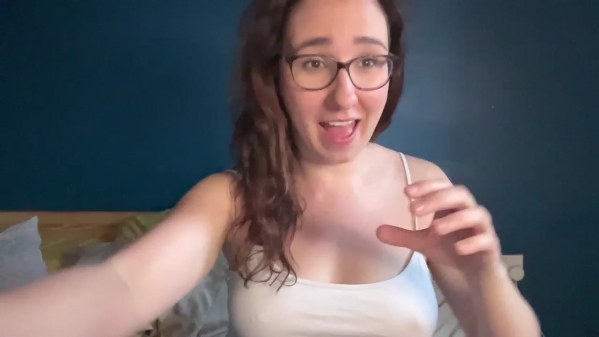 Gallery image thumbnail from MissChar95's myfreecams stream on, 12/05/2022, 15:25 image 12 of 20