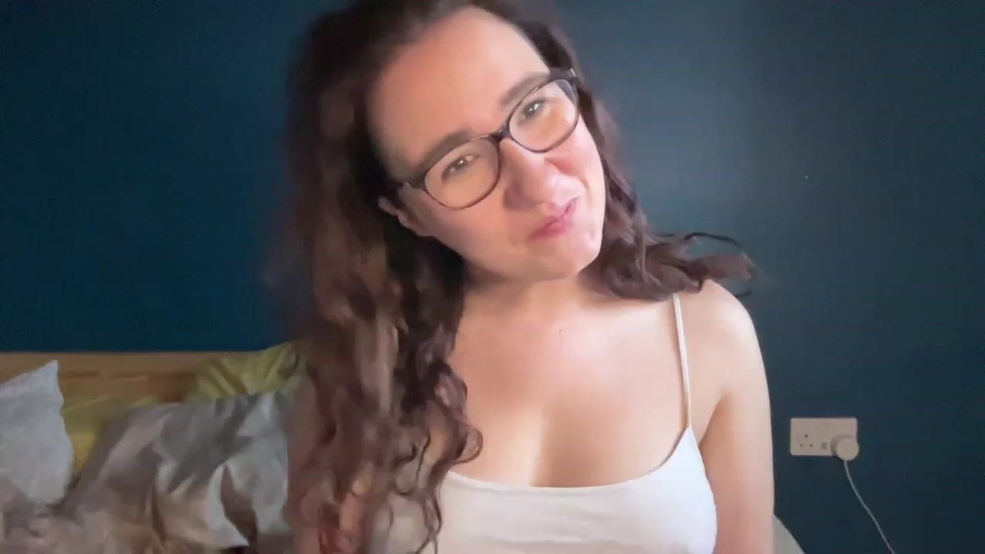 Gallery image thumbnail from MissChar95's myfreecams stream on, 12/05/2022, 15:25 image 10 of 20