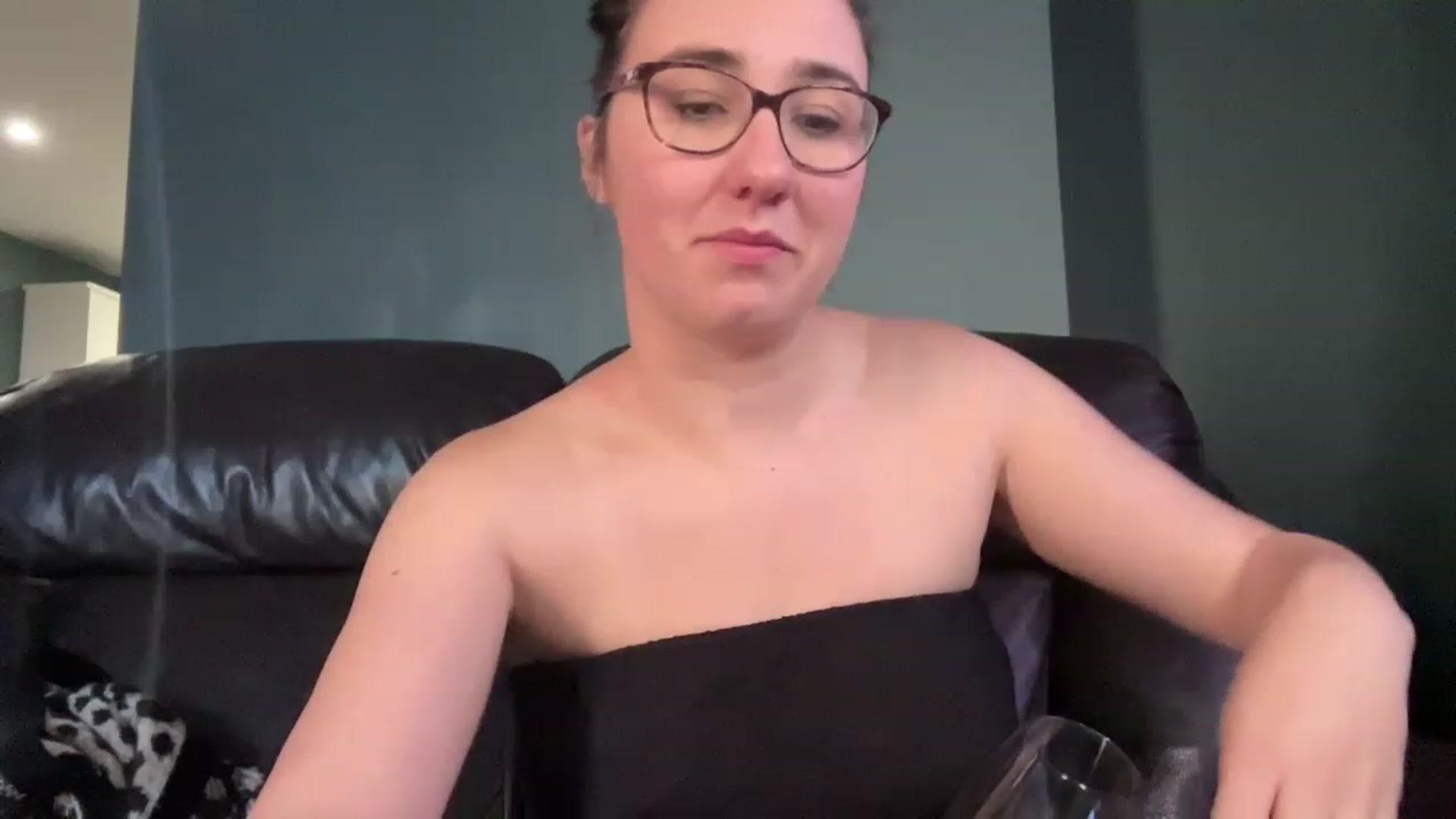 Gallery image thumbnail from MissChar95's myfreecams stream on, 12/06/2022, 13:43 image 17 of 20
