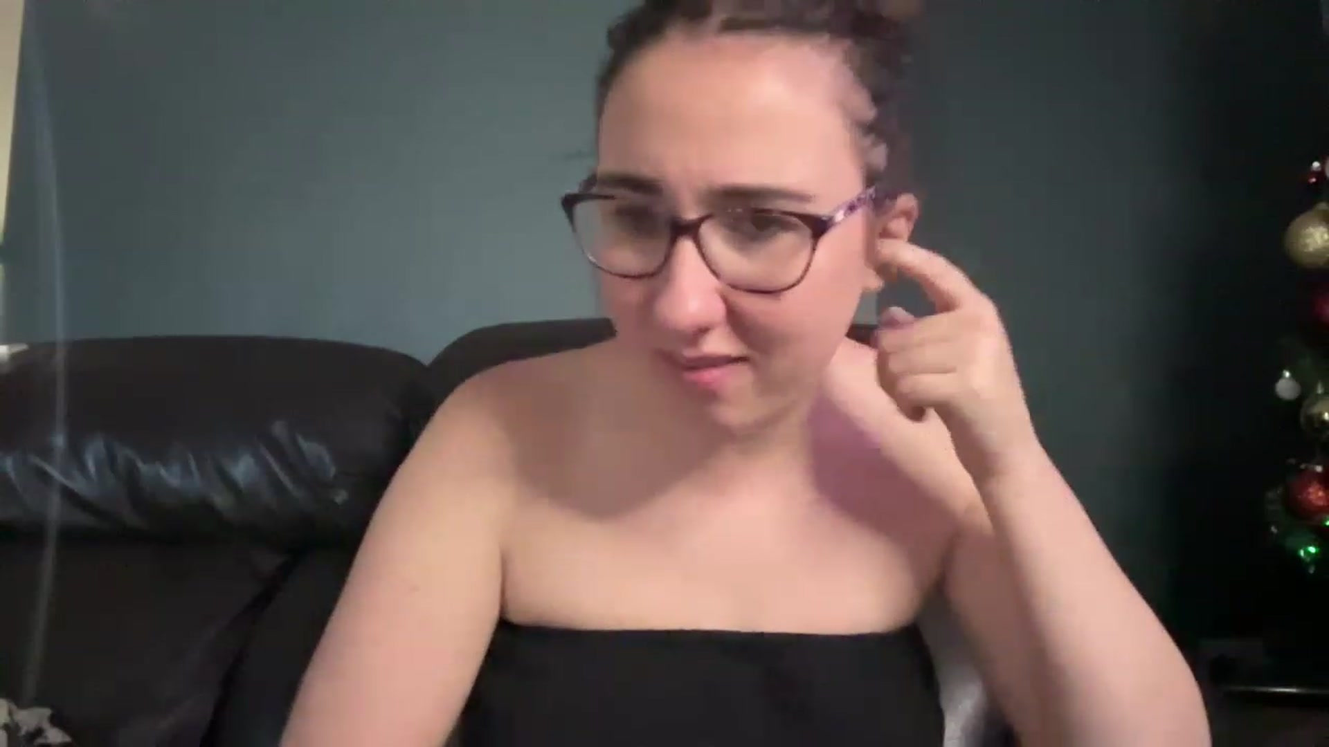 Gallery image thumbnail from MissChar95's myfreecams stream on, 12/06/2022, 15:16 image 10 of 20