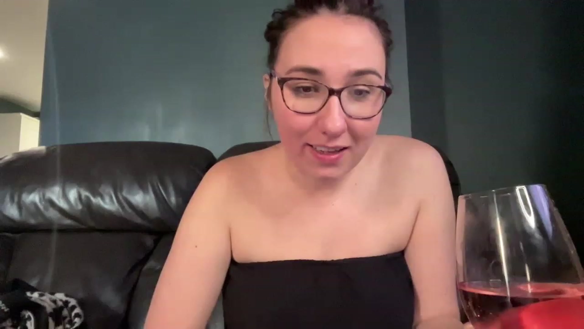 Gallery image thumbnail from MissChar95's myfreecams stream on, 12/06/2022, 15:16 image 2 of 20